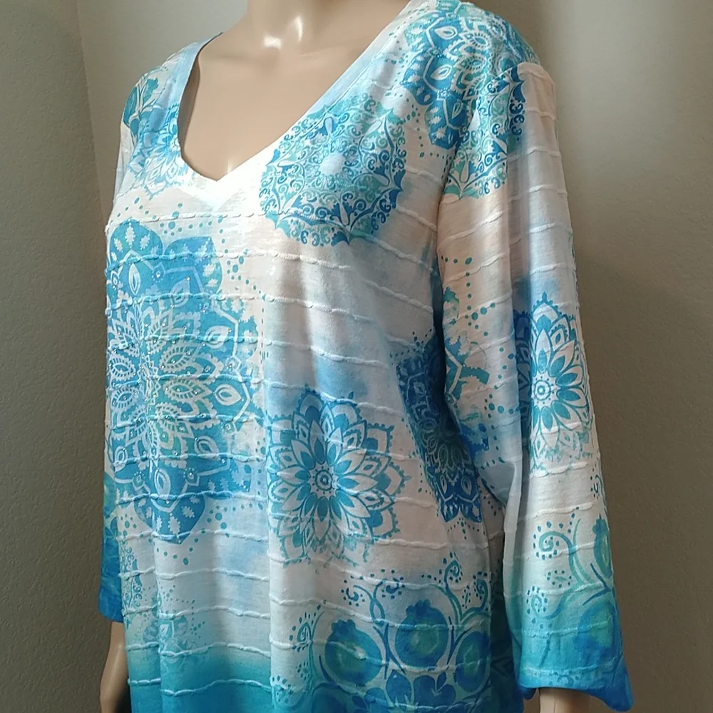 Time And Tru Blue/White Floral Mandela Pattern V Neck Long Sleeve Flowy Shirt - Picture 3 of 8